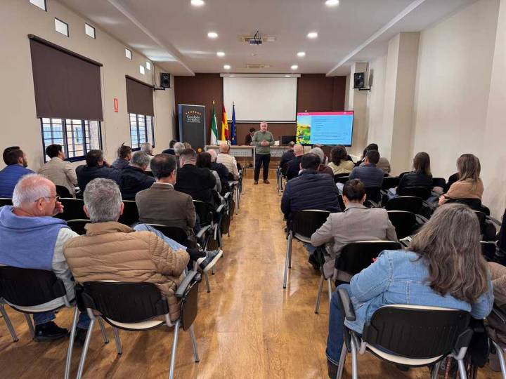 La Mancomunidad reúne a más de treinta entidades para avanzar en la consolidación de la Ruta del Vino Condado de Huelva