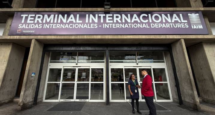 Venezuela coordina acciones para garantizar continuidad de vuelos tras aviso de precaución | Estados Unidos | Nicolás Maduro