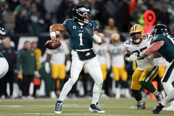 Eagles vs. Packers: Odds, predictions and Anytime TD prop probablities for Monday Night Football