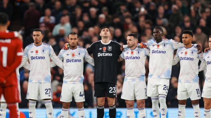 Con un error del Dibu Martínez, el Aston Villa cayó ante el Liverpool de Mac Allister