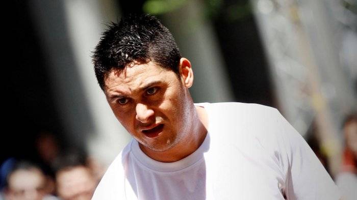 Exjugador Manuel Neira sufre robo de su vehículo en local de comida en Colina: lo amenazaron con armas