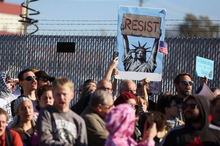 Federal prosecutors ask court to drop indictment of woman shot during deportation blitz in Chicago