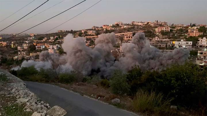 Israel sostiene que Hamas rompió el alto el fuego y respondió con bombardeos en…