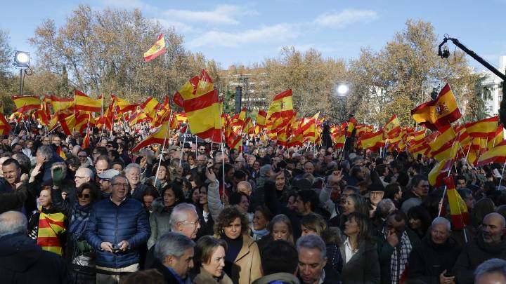 Miles de personas se concentran en Madrid para secundar la protesta del PP contra la corrupción