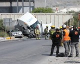 Tren impacta a pipa cargada con gasolina que quiso ganarle el paso en Nuevo León
