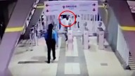 VIDEO | Hombre agresivo vandalizó la infraestructura de una de las estaciones más grandes del TransMetro