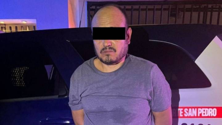 Descubren a hombre mientras robaba casa en San Pedro; policías lo detienen