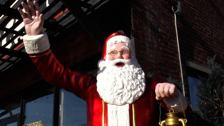 Coffee shop in Cave City setting up for holiday season and looking for volunteers