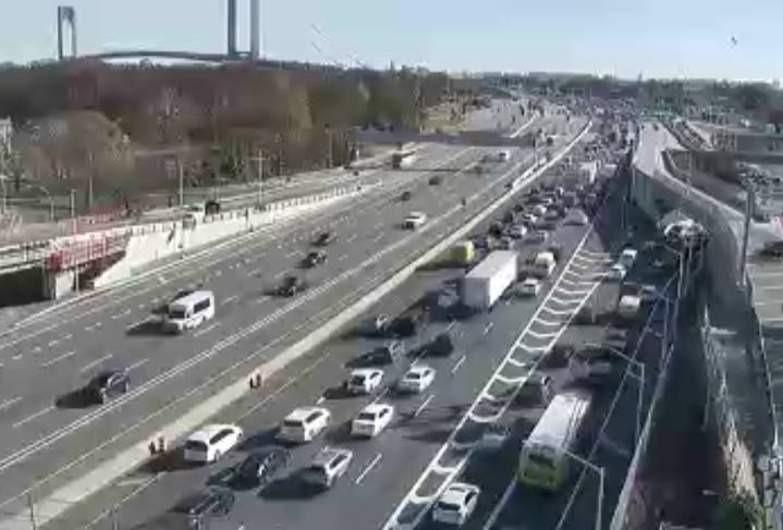 Verrazzano Bridge crash: Two lanes blocked on Brooklyn