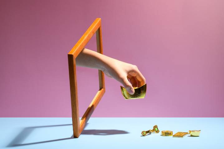 Dear Annie: How do I tell my son his wife might be a thief?