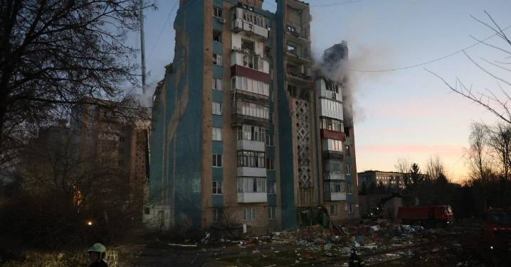 Al menos 25 muertos, tres de ellos niños, en un bombardeo ruso a bloques de viviendas