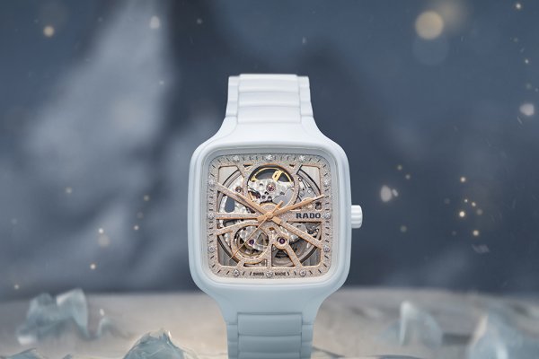 Rado celebra la magia de la Navidad rediseñando el tiempo