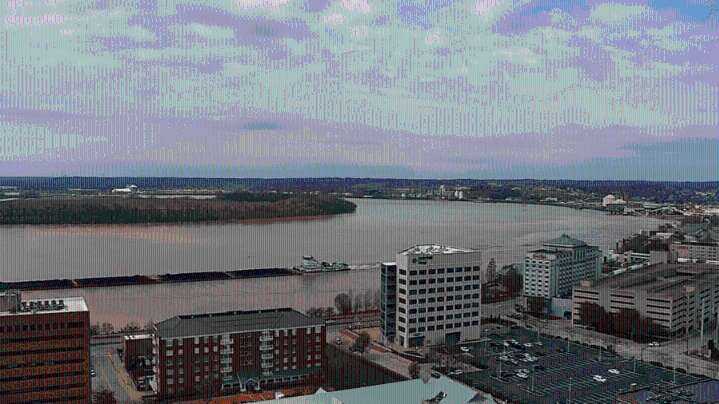 Accident delays traffic on Evansville Riverside Drive detour