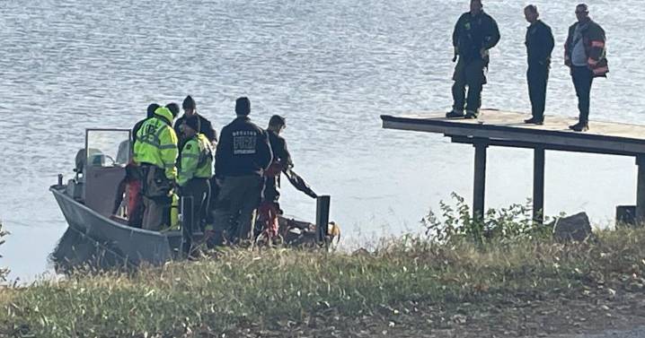 SUV plunges into Lake Decatur, DPD officers help driver to shore