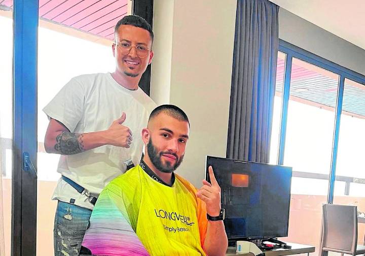 Santos, el barbero de Turizo en Gran Canaria:«Nos quiere una pasada»