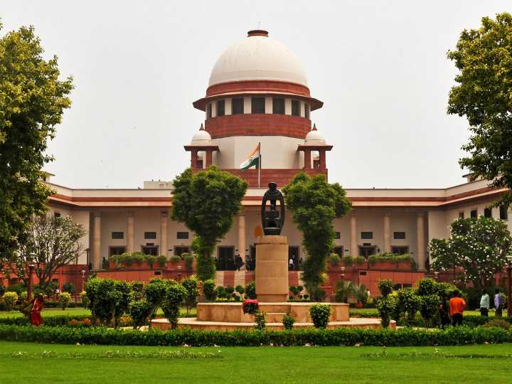 SC refuses to exempt personal appearance of Chief Secretaries in stray dogs menace case