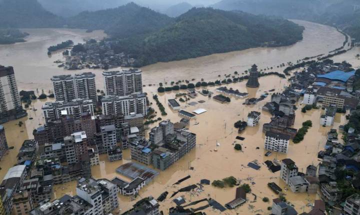 Inundaciones en Asia dejan casi 600 muertos