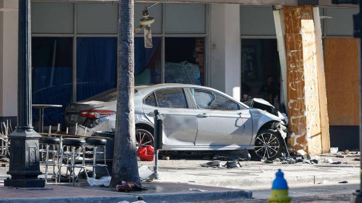 A car fleeing police slams into a bar in Florida, killing 4 and injuring 11