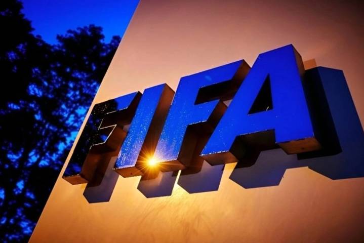 FIFA prohíbe venta de boletos a quien 'ciberacose' a jugadores, entrenadores y árbitros