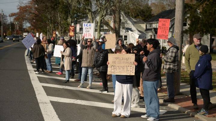 East End residents protest ICE presence, arrests