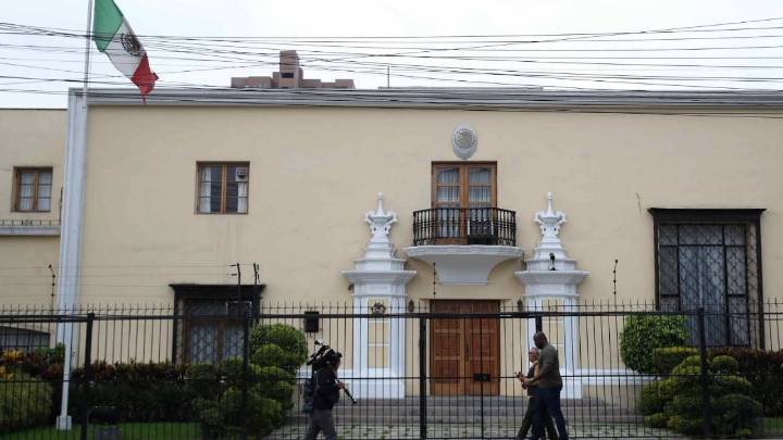 Cumple una semana el asilo de México a Betssy Chávez; Perú mantiene en vilo el salvoconducto