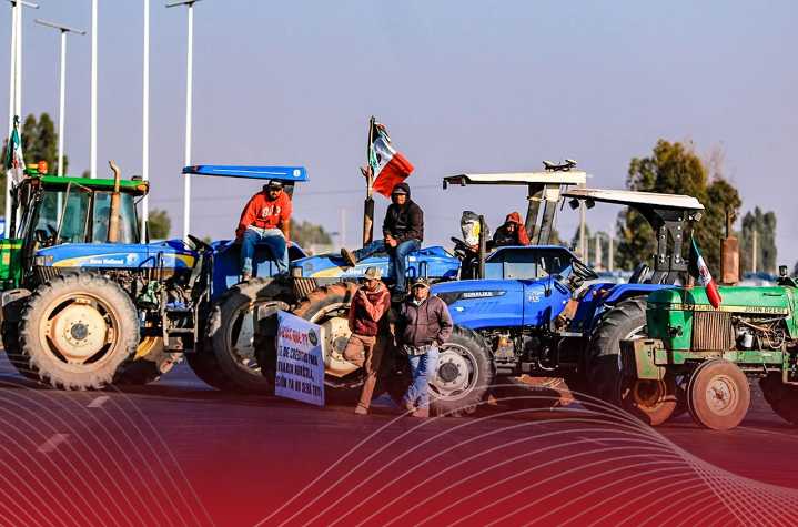 Persisten bloqueos de agricultores y transportistas en carreteras de seis estados