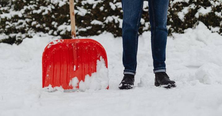 American Red Cross of Nevada shares tips on avoiding heart attacks while snow shoveling
