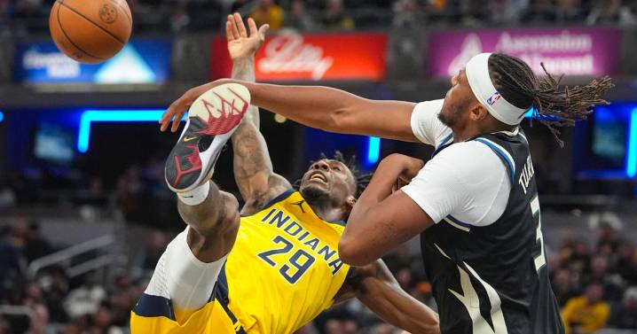 Antetokounmpo's buzzer-beater lifts Bucks over Pacers 117