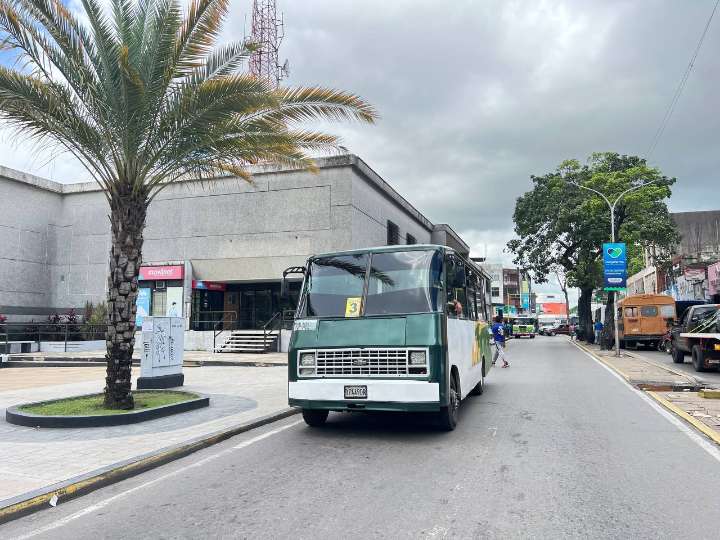 Usuarios reportan deficiencias del transporte público este 22 de noviembre