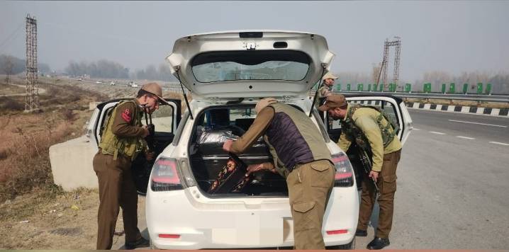 Delhi Blast Triggers Intense Vehicle Checks in Kashmir