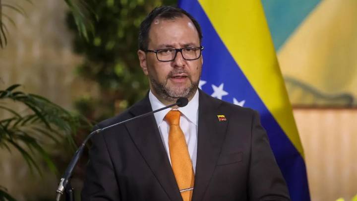 Canciller Gil elogia la dignidad del pueblo ecuatoriano en el referéndum