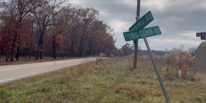 Hopkins residents call for repairs to deteriorating Toms Creek Road