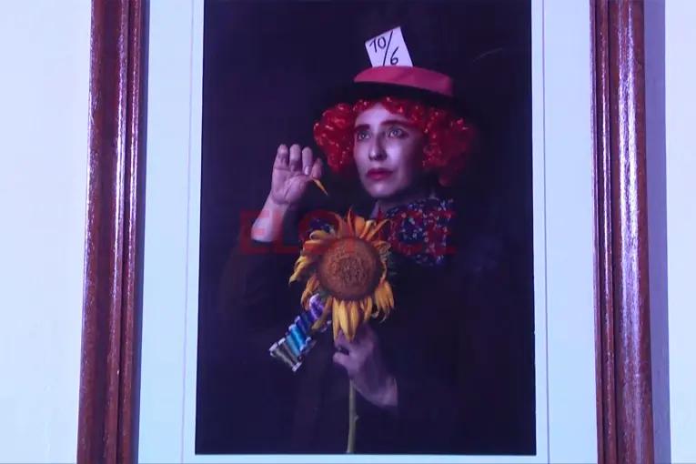 Inauguraron la muestra de arte "En el país de las maravillas" en la Casa de la Cultura