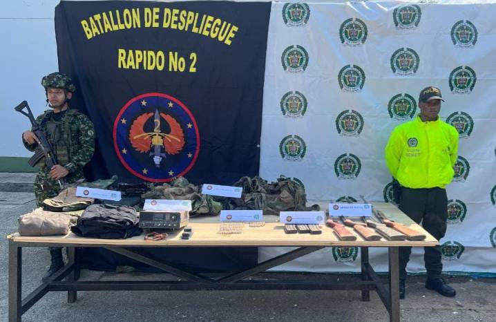 Hallan arsenal de grupo armado en operativo conjunto en el Meta