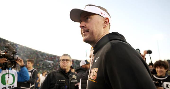 Commentary: Lincoln Riley should be on hot seat after USC flops again in big game