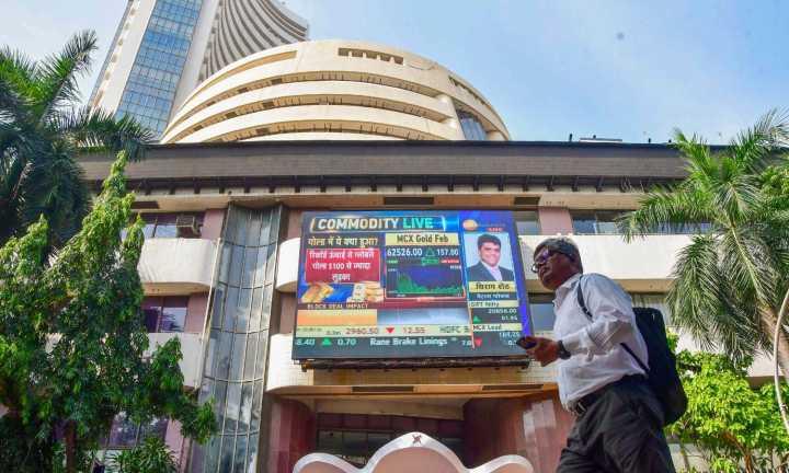 Sensex, Nifty tumble in early trade dragged by foreign fund outflows, weak global peers