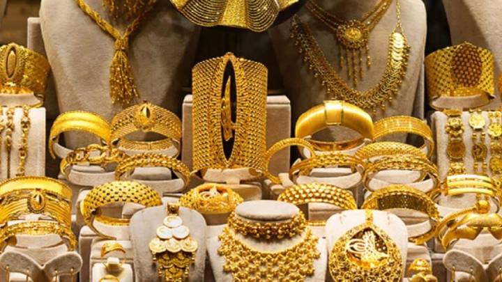 Gold Rate Falls Today, November 21: Check 24 & 22 Carat Prices In Delhi, Mumbai, Other Cities