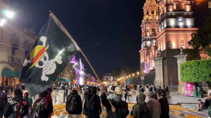 Transportistas y comerciantes se unen a reclamo en Uruapan