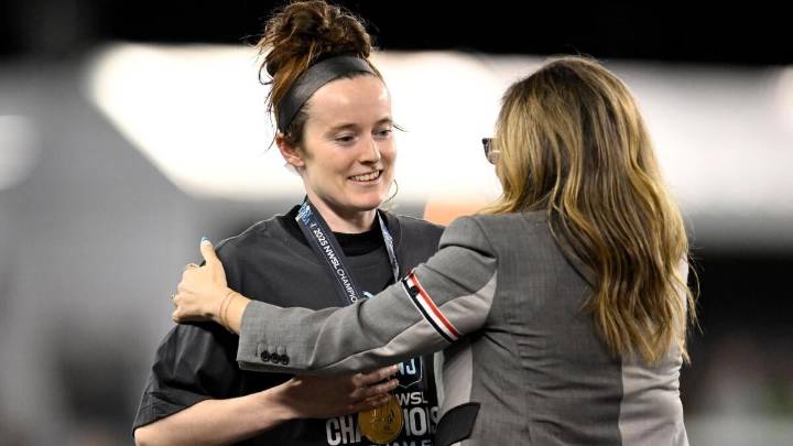 Lavelle adds elusive NWSL Championship to trophy cabinet: 'This is what you play for'