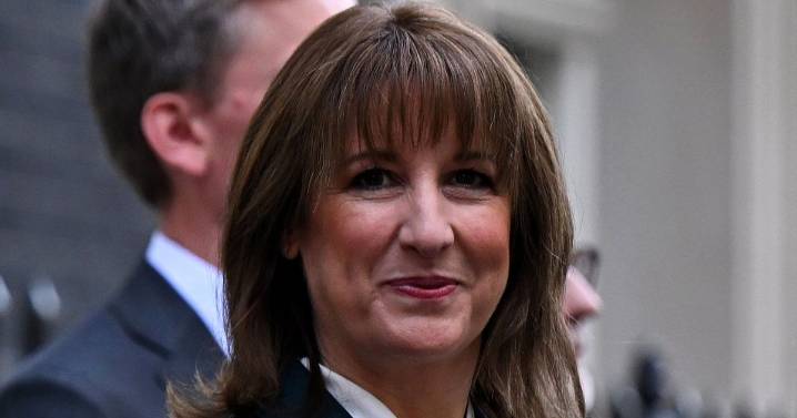 Millions of Universal Credit and DWP benefits claimants to receive payment rises next year