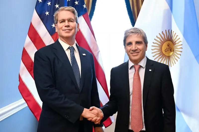 Advierten que Scott Bessent se habría desprendido de los pesos que compró antes de las elecciones