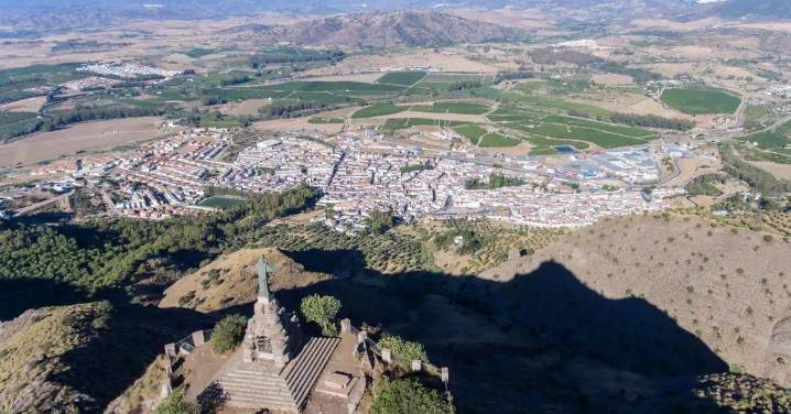 Esta es la mejor ruta de senderismo que puedes hacer en noviembre en Málaga: creerás estar en lo más alto de Brasil al acabarla