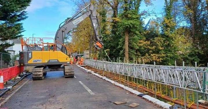 Dangerous drivers mounting pavement and risking lives of pedestrians amid A40 closure frustration