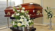 Condenan a una funeraria por velar y cremar el cadáver equivocado: la fortuna que deberá pagar
