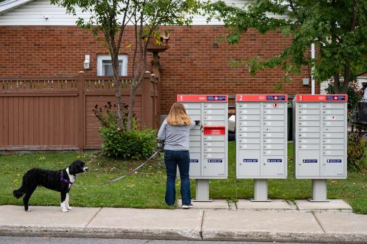 Canada Post says it presented overhaul plan to Ottawa, waiting for sign