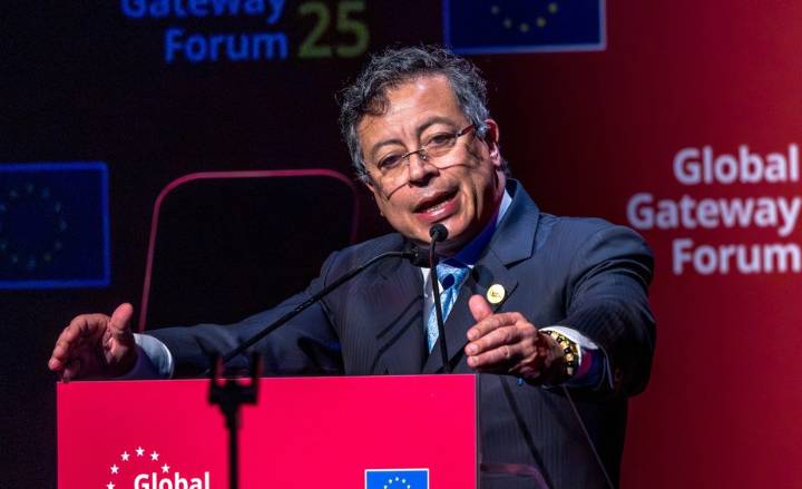 Gustavo Petro cuestiona declaraciones de Trump sobre cierre del espacio aéreo de Venezuela 30 de noviembre de 2025 | Internacional "Quiero saber, ¿bajo qué norma de derecho internacional un presidente