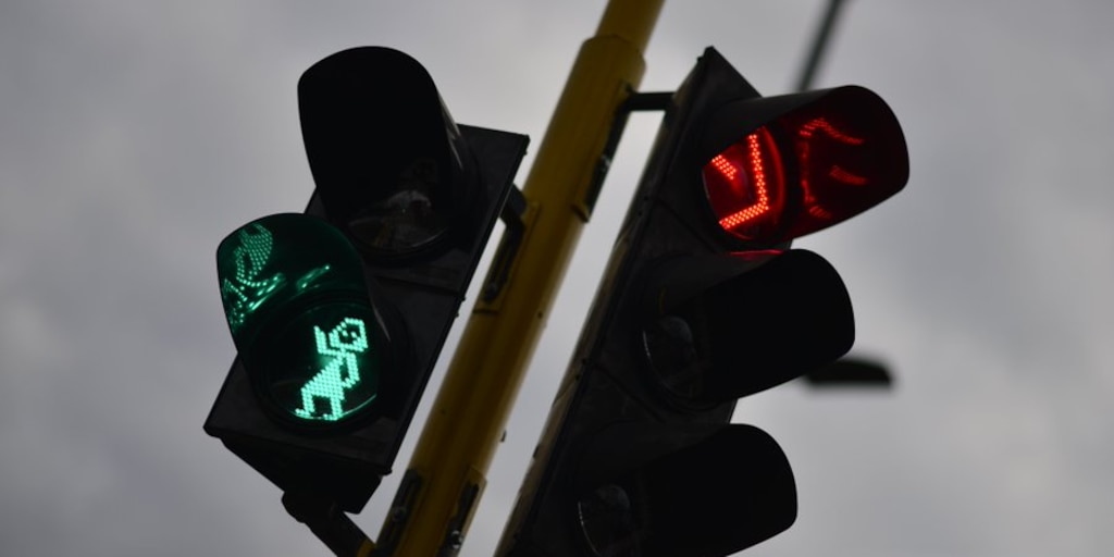 Falla masiva de semáforos complica el tráfico en Bogotá