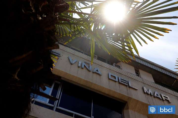 Alertan por casi 100 despidos en Muni. de Viña: concejal apunta a "espacio para amigos" de alcaldesa