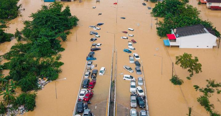 Thailand flooding: Death toll reaches 145, damage revealed