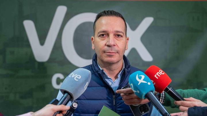 Vox promete llevar la homologación salarial del profesorado extremeño a su programa del 21D